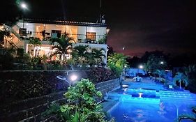 Hotel Casa De Robles Rizal
